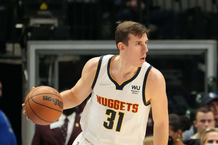 包含集结日丹佛掘金调整名单以备欧篮联；遗憾出局环节打磨；信心回归；训练强度明显提升的词条